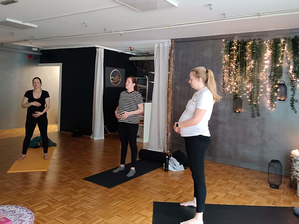 Schwangerschaftsyoga mit Sabrina Schön / Gspia Yoga Kirchbichl, Tirol