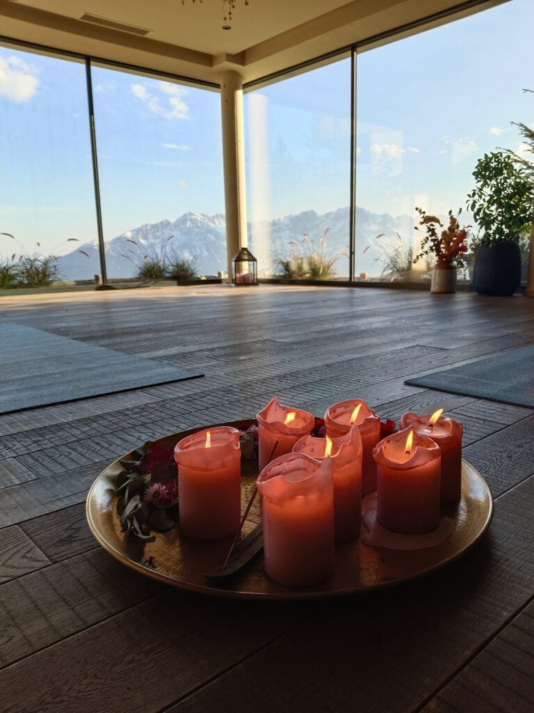 Yoga im Ideenreich der Kraftalm mit traumhaftem Ausblick - Itter/Tirol