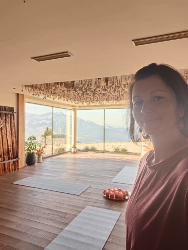 Yoga im Ideenreich der Kraftalm mit traumhaftem Ausblick - Itter/Tirol